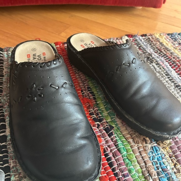 Stylish Black Leather Slip-On Loafers 40 / fits like a Womens size 7.5-8 - Picture 15 of 16
